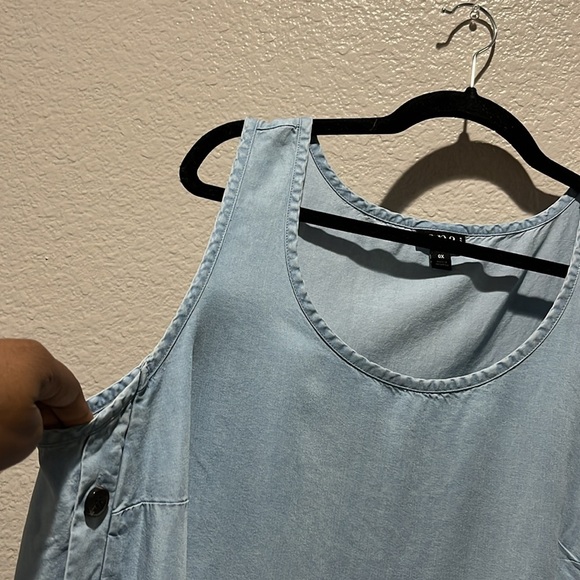 A.N.A. New Approach Light Denim Women's Tank Style Top w/ Buttons on Side Sz 0X - Picture 6 of 9